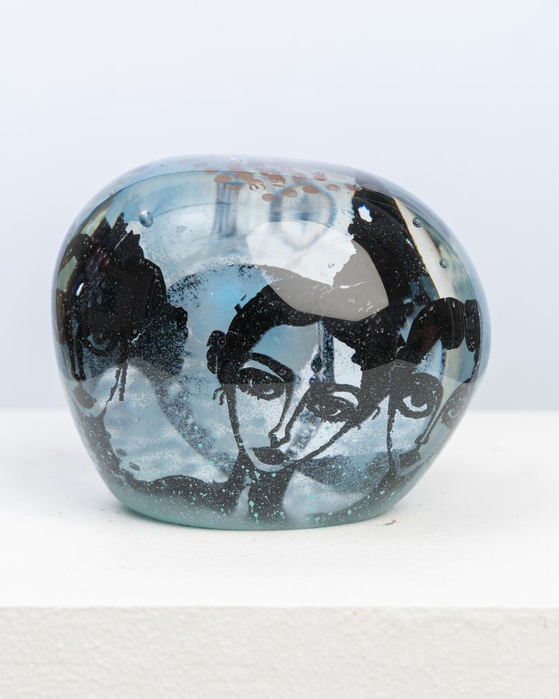 Identities. Graal glass. ~ 11 x 13 x 11cm. 1800 €