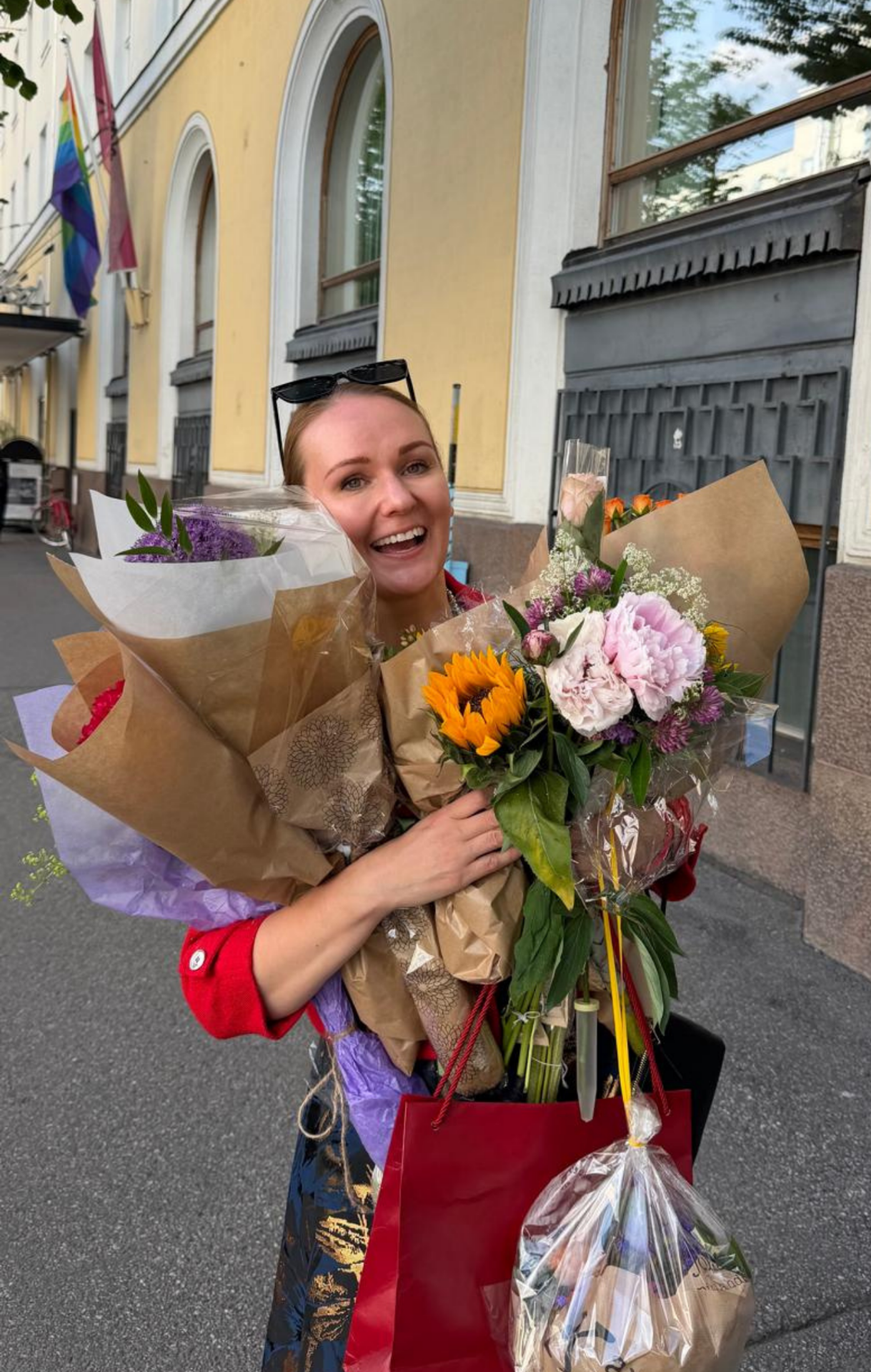 By the end of the evening my arms were full of flowers.